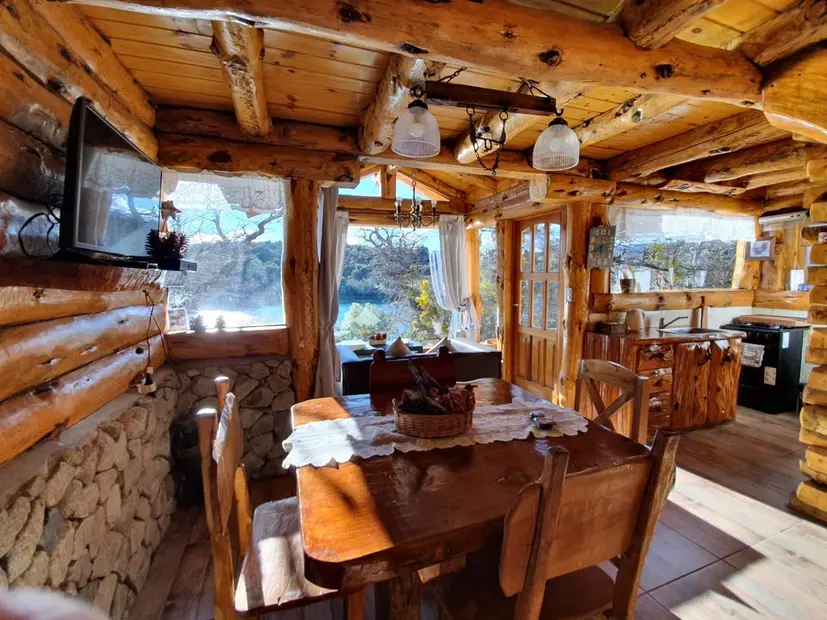 Comedor con vista a la laguna